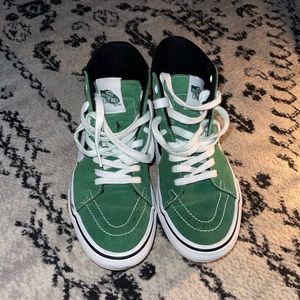 Van’s Sz 7 Men’s or 8.5 Women’s